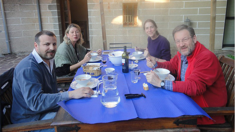 Cena en el patio de la Casa Rural Vía de la Plata